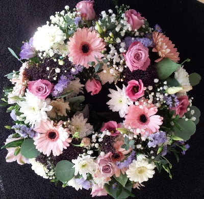 16 inch Pink and white wreath
