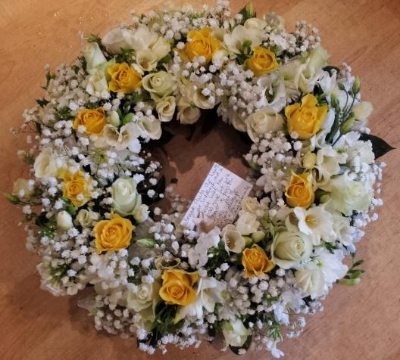 16 inch yellow and white wreath