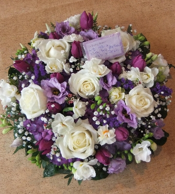 White, lilac and plum posy