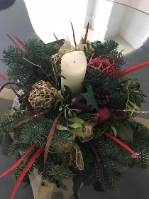 Christmas table posy with Pillar Candle